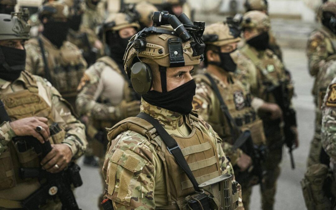 Dlaczego każdy współczesny operator potrzebuje specjalistycznej odzieży taktycznej